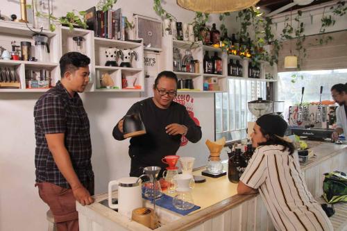 Memahami dan Mengagumi Seluk-beluk Kopi Nusantara Bersama Ubud Coffee 